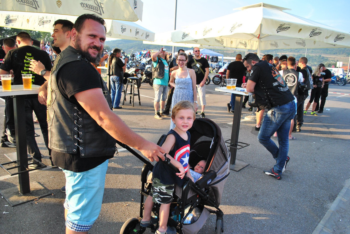 41166777_1976936255700630_863555861224620032_o