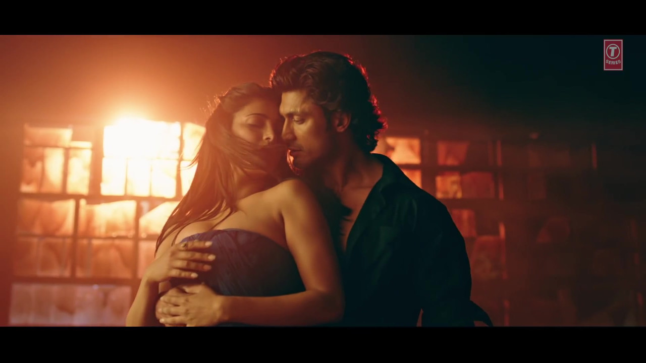 [Image: BHEDI-Video-Yaara-111.jpg]