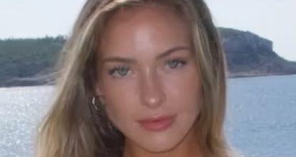 Hannah C Palmer Beach Shower Black Bra Lifts Shows Beautiful Big Boobs XXX