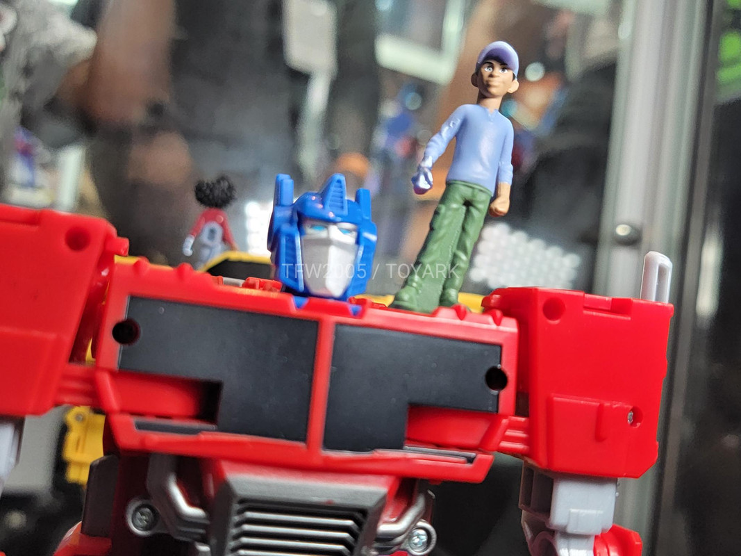 Transformers-EarthSpark-Toys-Reveal-44