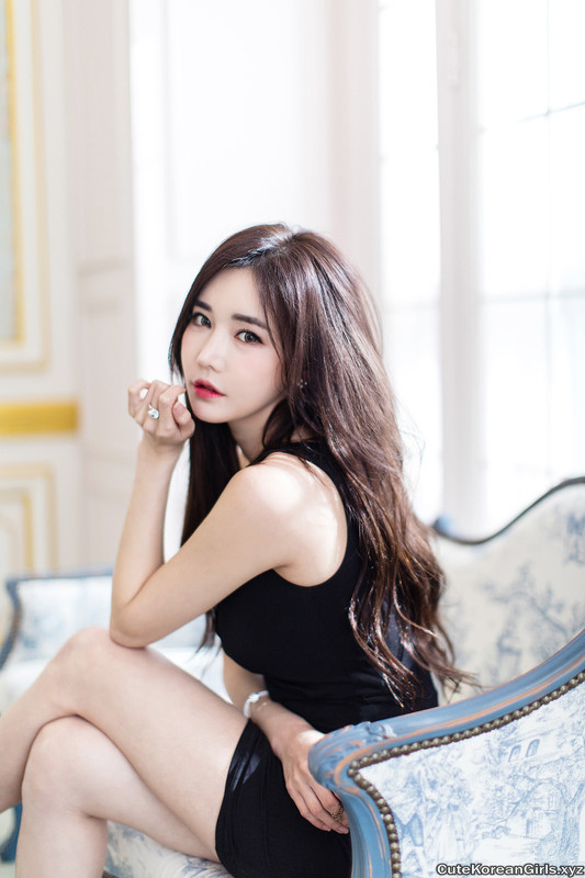 https://i.postimg.cc/DZVgzYSM/Han-Ga-Eun-Short-Black-Dress-cutekoreangirls-19.jpg