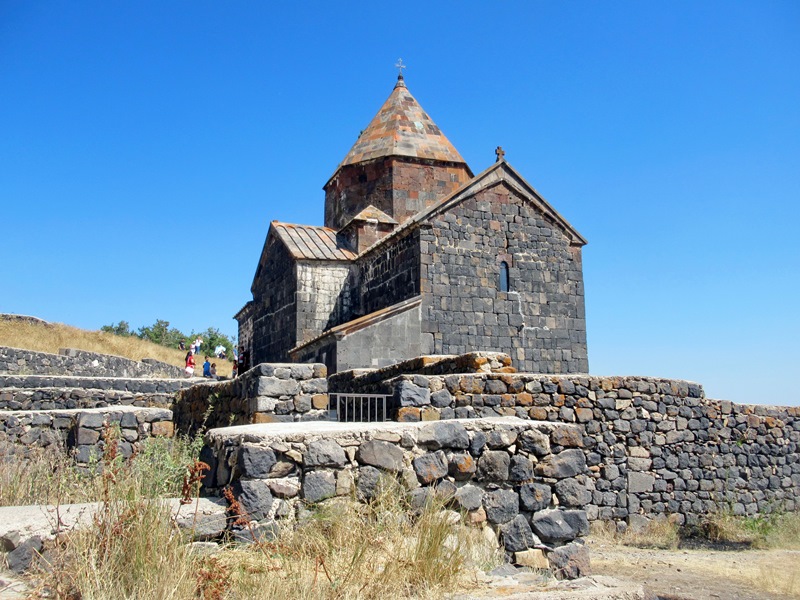 Армения - страна храмов, гор, камней и...