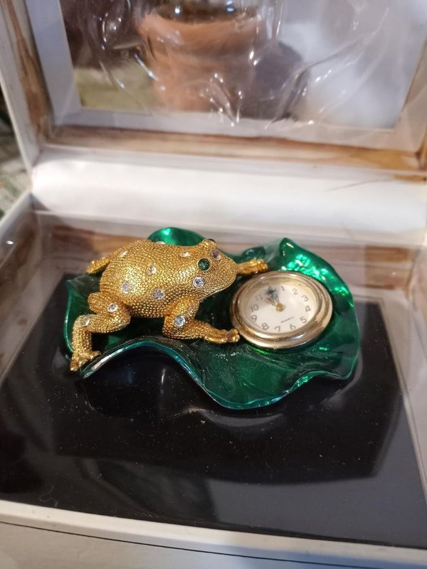 clock-vintage-frog.jpg