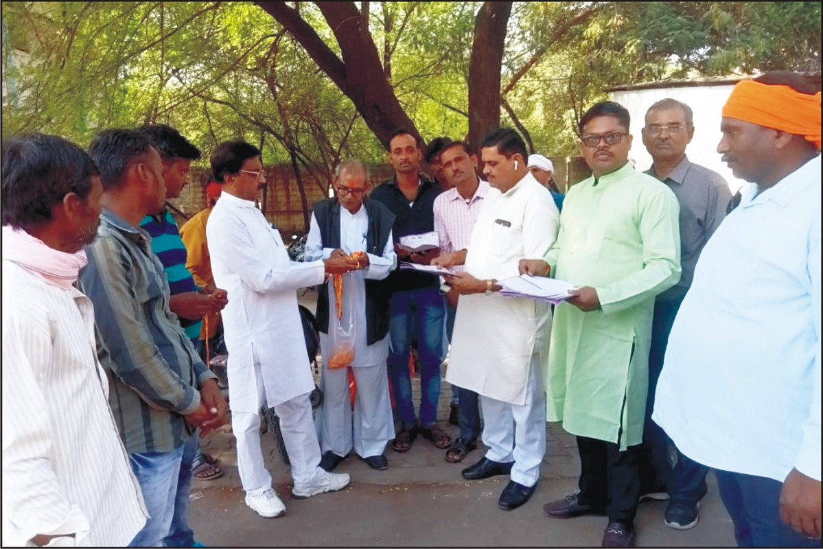 टीकमगढ़ न्यायालय परिसर एवं मंडी तक "राम कौ कौल" चढ़ाकर कर राम बंधन बांधे गए एवं फोल्डर बाँट कर झूठो को हराने की अपील की