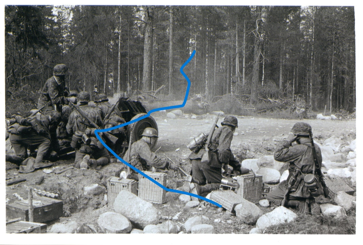 Foto Wehrmacht Soldaten in Tarn mit Geschütz in der Nord Ostfront