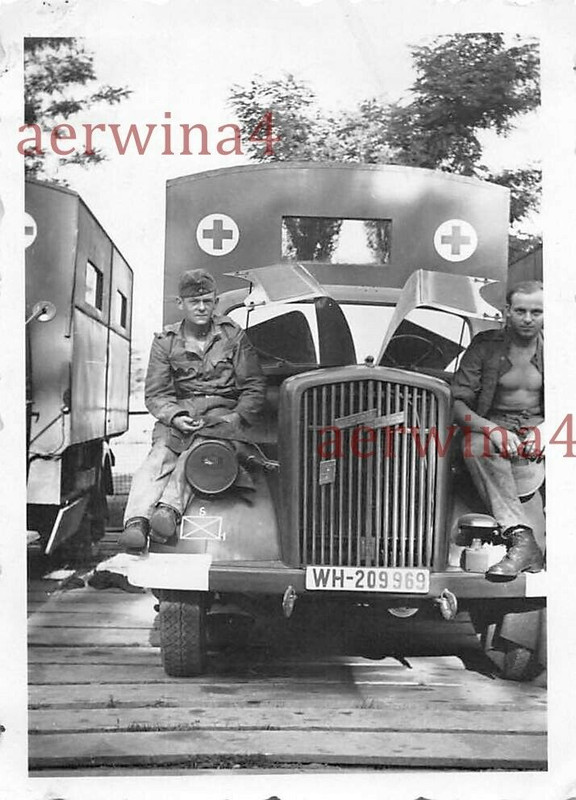 Dienst am Sanitäts LKW Opel Blitz Nantes Frankreich