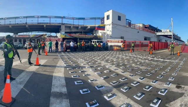 Incautan 336 panelas de cocaína Incautan 336 panelas de cocaína