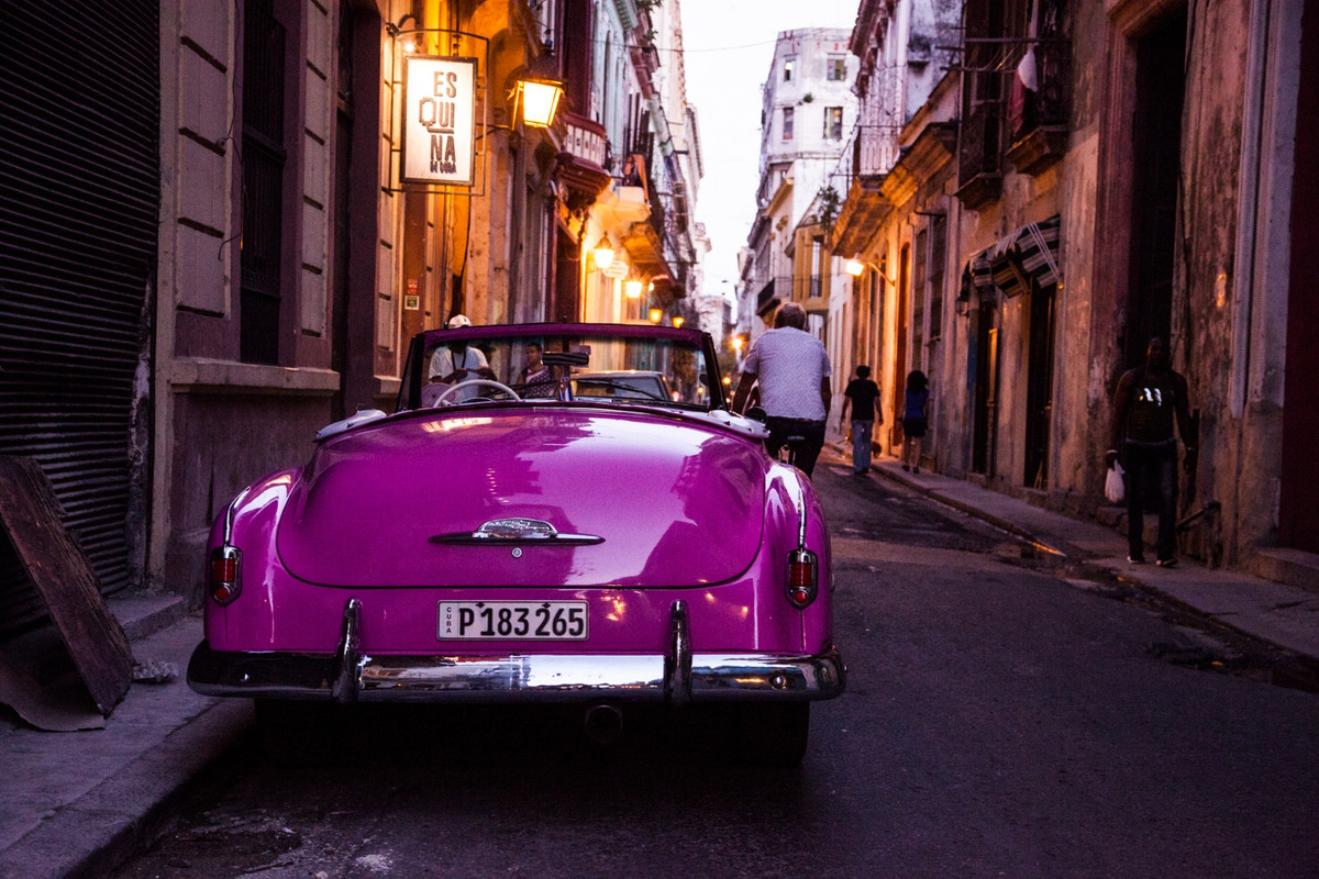 purplesportscar.jpg