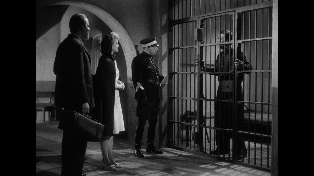 mpv-shot_House.of.Dracula.1945.2160p.UHD.BDRemux.HDR.HEVC-Нечипорук_00_14_21_0006