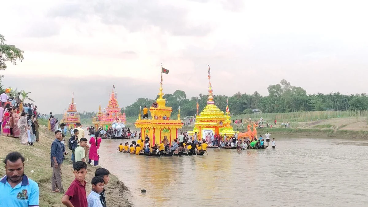 আকাশে ফানুস, বাঁকখালীর জলে ভাসল কল্প জাহাজ
