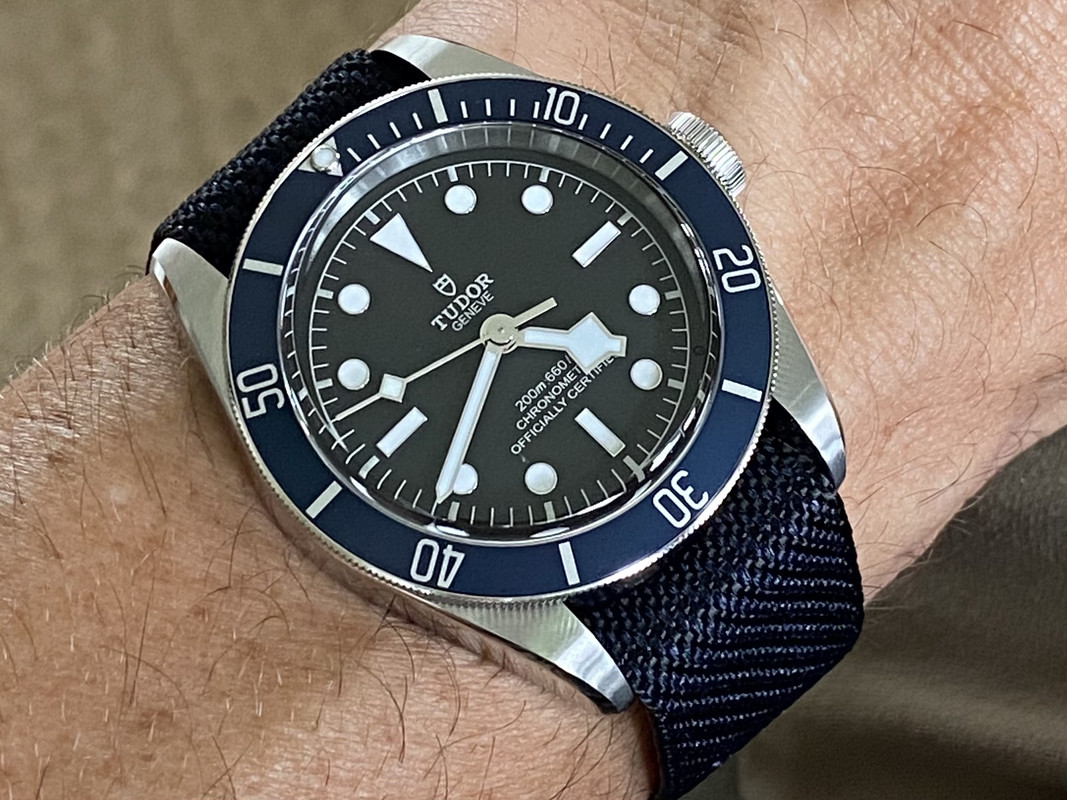 5B51AF17-2ED6-47E0-B923-ADDDA31EA757