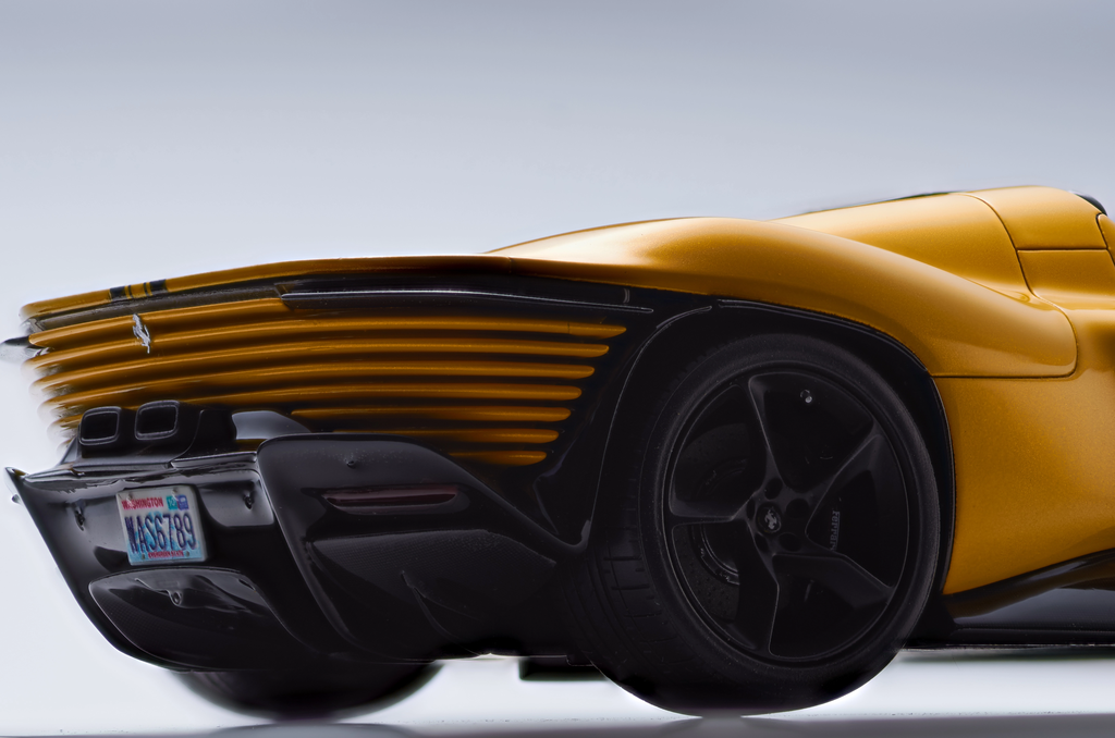 1-24-scale-model-car-kit-Ferrari-Daytona