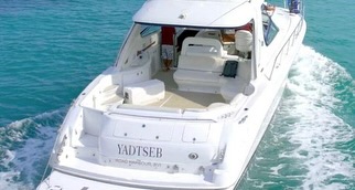 Yadtseb 60 ft yacht charter Cancun - Interior view showing luxury amenities and comfortable seating for 20 guests