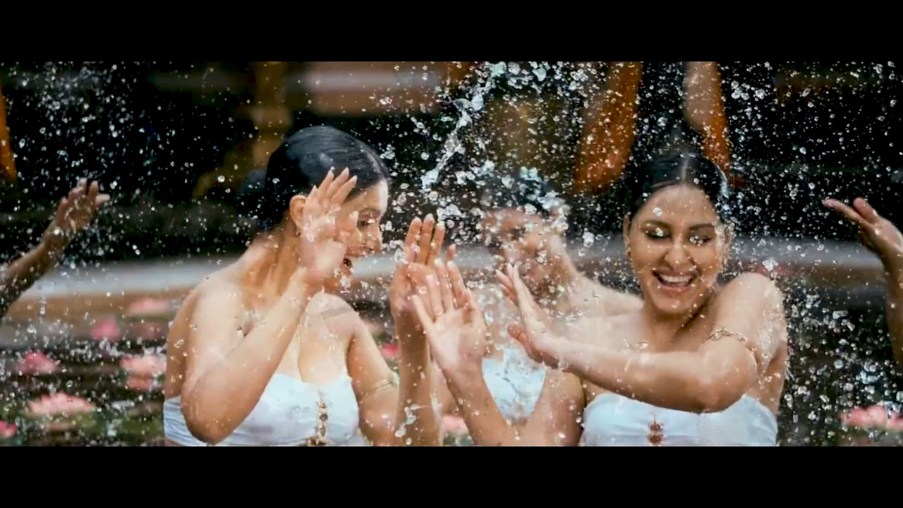 Ponnar Shankar 2011 Hot Song 4k.mp4_snapshot_00.47_[2020.12.12_00.08.30]