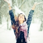 devushka-sneg-sharf-19384.jpg