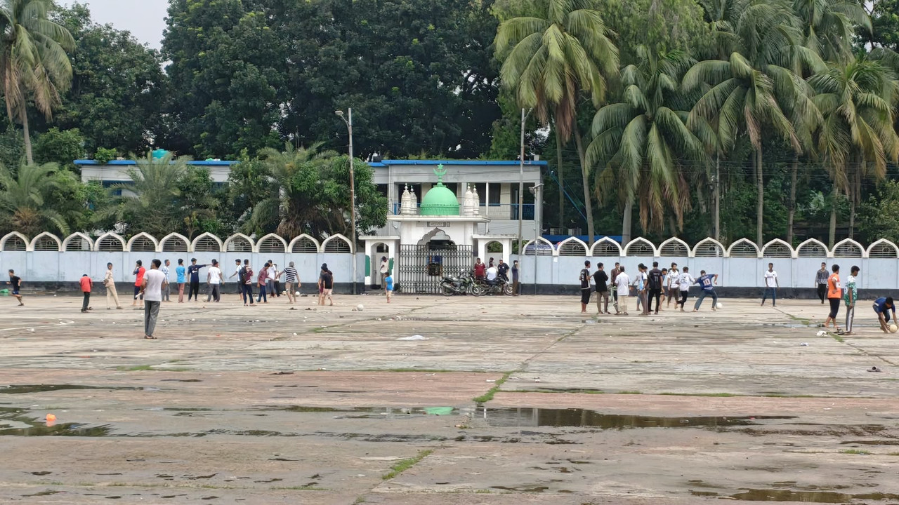 নগরায়ণের ধাক্কায় কুমিল্লা হারাচ্ছে খেলার মাঠ, কমছে শিশুর বিকাশের সুযোগ
