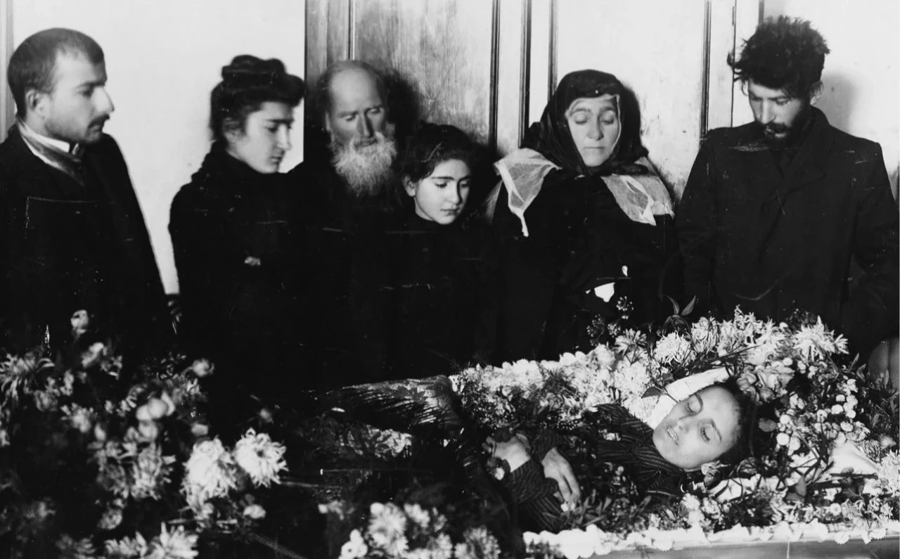 Cigarette warning label