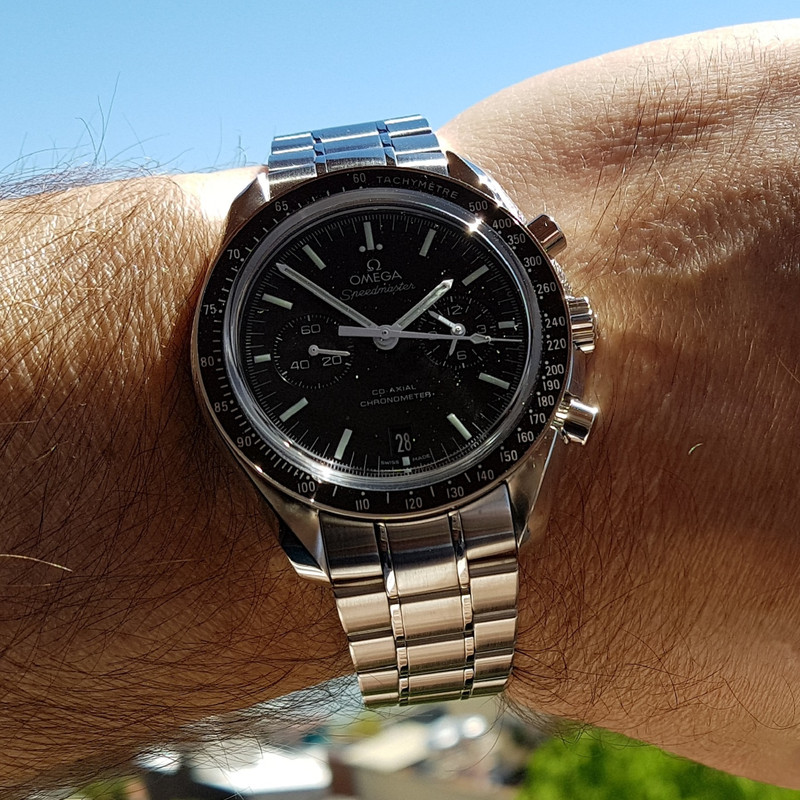 Omega Speedmaster Moonwatch Co-Axial Chronograph 44.25 mm Cal. 9300 (1)