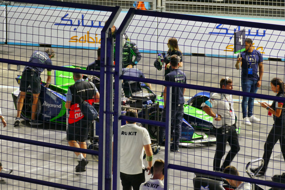 F7B78091-6ECB-43DE-B289-992E94B3CB5F