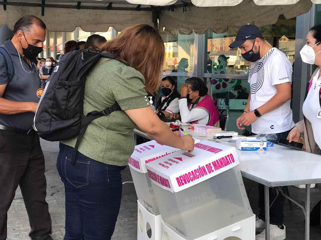 Famosos invitan a votar en la consulta de Revocación de Mandato