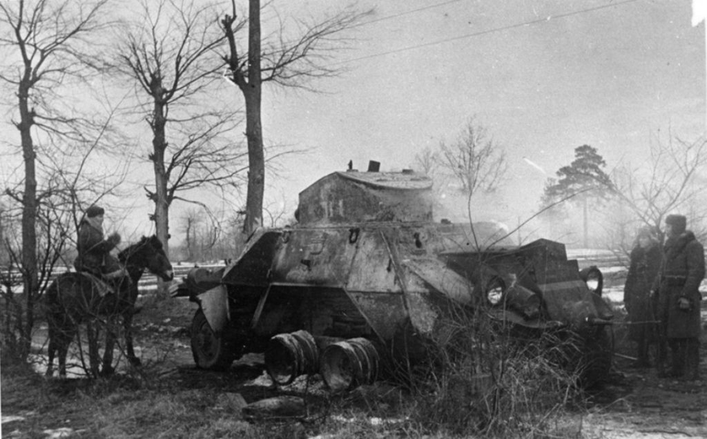 Сталинский рейд Ковпака. Немецкая бронемашина по