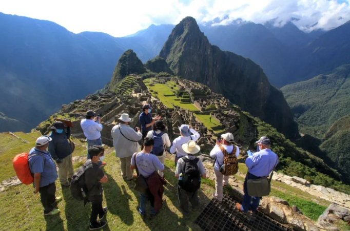 Machu Picchu en riesgo por excesiva carga de turistas