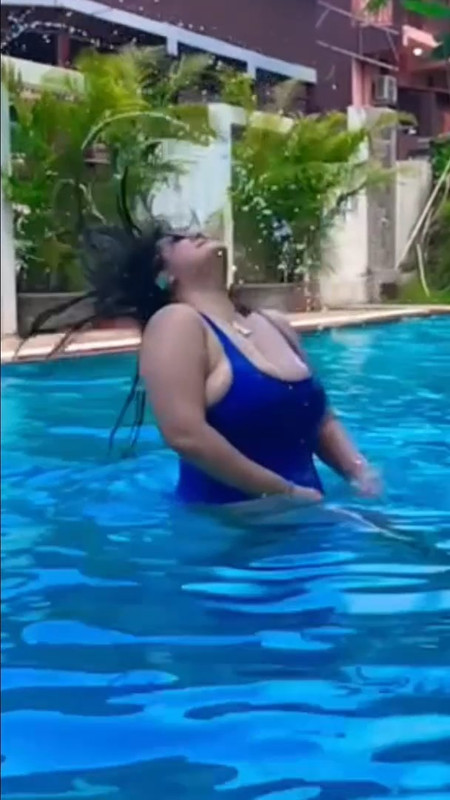 [Image: Desi-Chubby-Girl-Huge-tits-in-blue-swims...32-781.jpg]