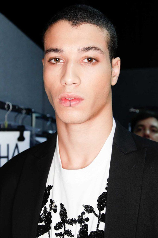 Buzz-cut-gaya-rambut-yang-disukai-wanita-682x1024.jpg