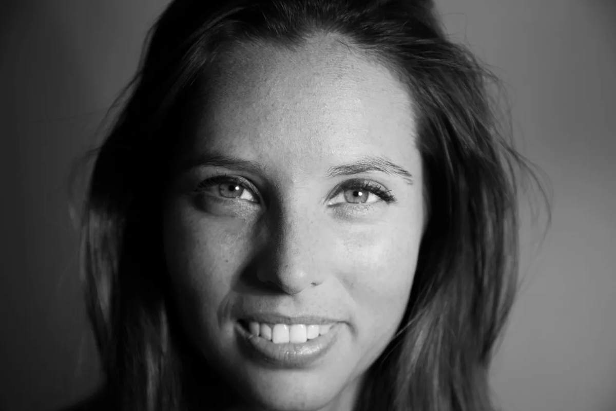 Tras ser vacunada contra el COVID-19, famosa sufre 50 covulsiones al día