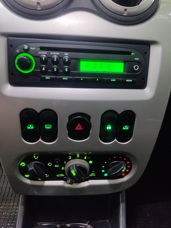 13 Centralna konzola