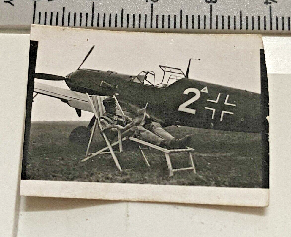 Foto WK2 - Luftwaffe JG 104 Flugzeug ME 109 Pilot X80