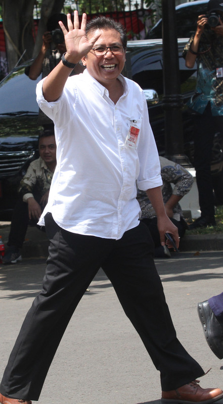 DATANG KE ISTANA KEPRESIDENAN- Komisaris Utama Adhi Karya Fadjroel Rachman berjalan memasuki kompleks Istana Kepresidenan, Jakarta, Senin (21/10/2019). Menurut rencana Presiden Joko Widodo akan memperkenalkan jajaran kabinet barunya usai dilantik Minggu (20/10/2019) kemarin untuk masa jabatan keduanya bersama Wapres Ma'ruf Amin periode tahun 2019-2024.