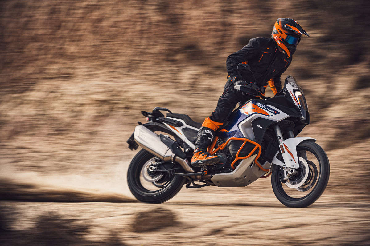 2022-ktm-1290-super-adventure-r-first-lo