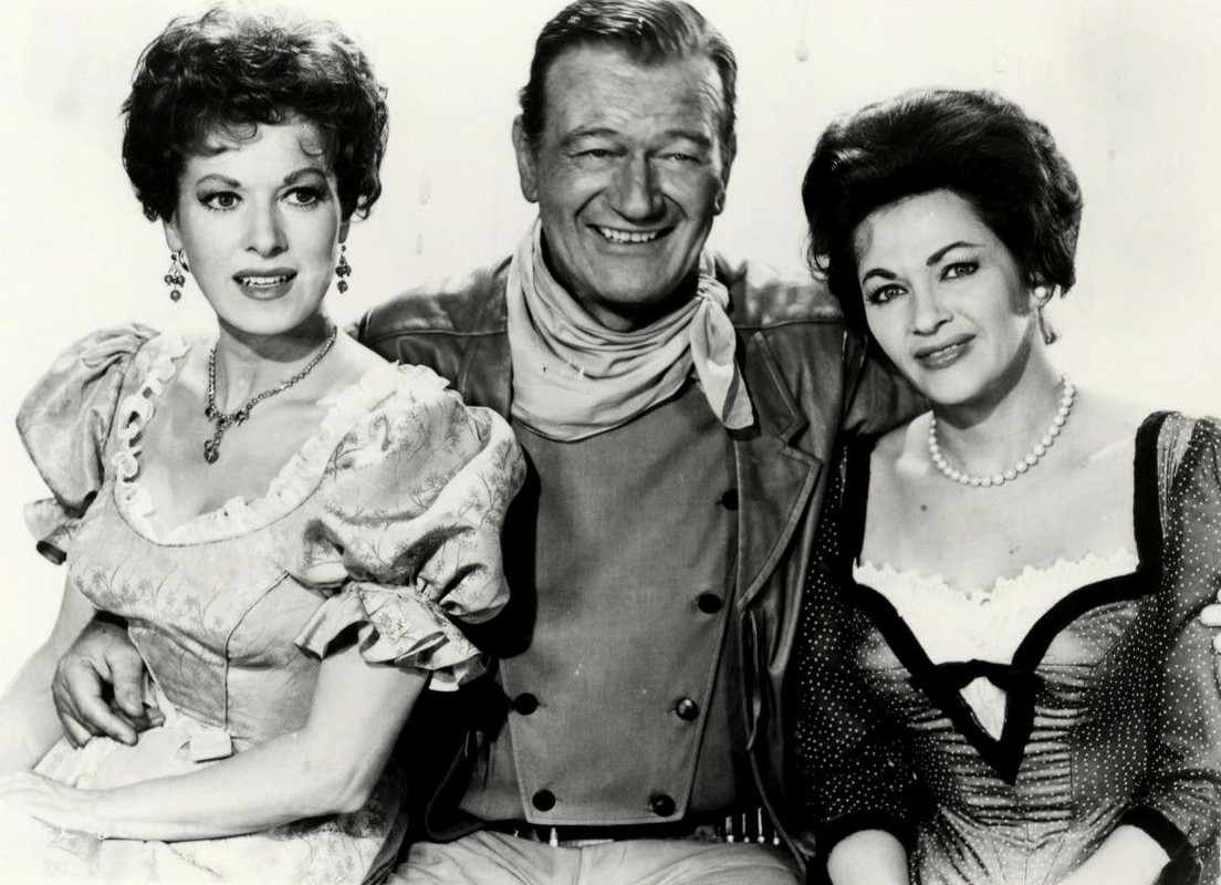 Yvonne_De_Carlo_c79