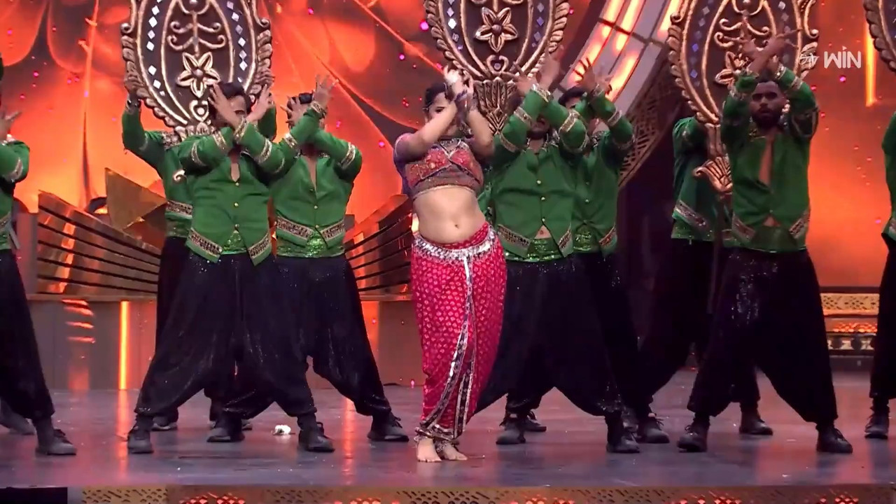 [Image: Anasuya-Bharadwaj-Sizzling-Steamy-Hot-Pe...me-mp4.jpg]