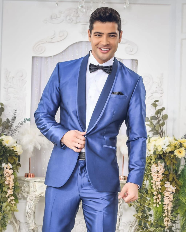 Esmoking_celeste_elaborado_en_Casimir_armani