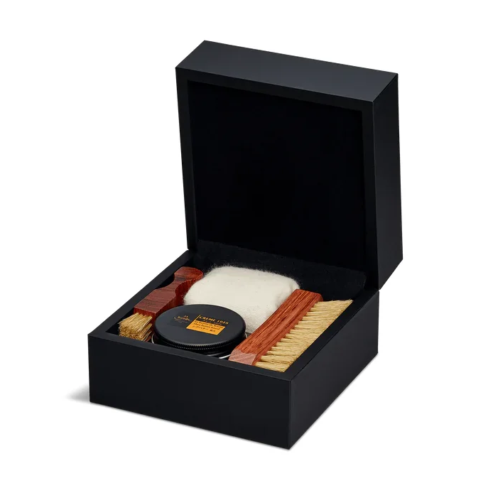 Gave&aelig;ske med skopleje, b&oslash;rste & pudseklud - Saphir Medaille D&acute;or