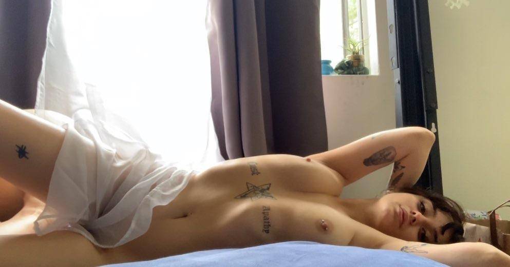 [Image: Liv-Little-Goatgirl666-Nude-Snapchat-10.jpg]