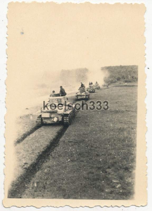Foto Panzer 38(t) Kolonne vom Panzer Reg 21 vor Minsk Belarus Ostfeldzug 1941