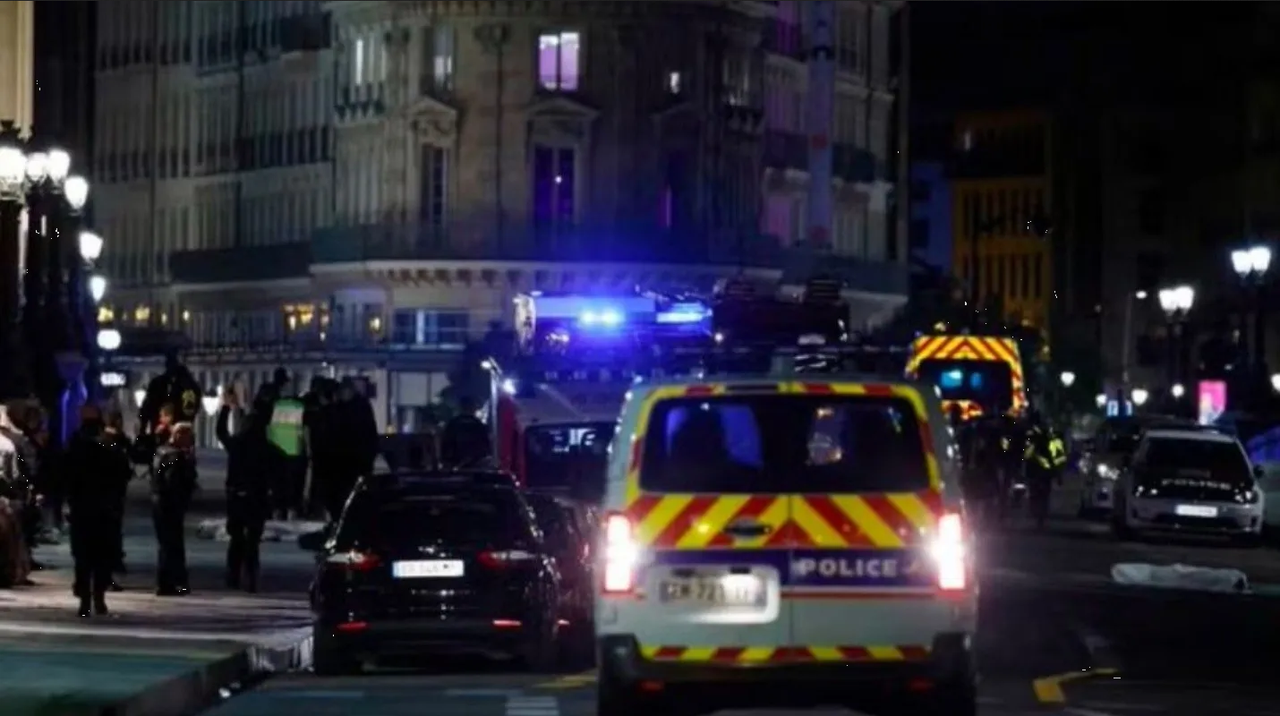 Explosión en París deja 3 muertos, uno tras caer del sexto piso de un edificio