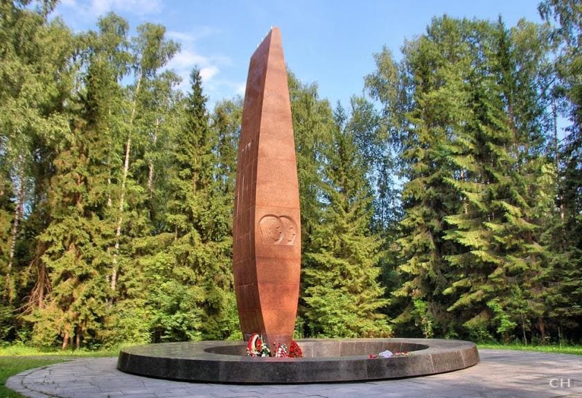 Мемориал Ю. А. Гагарина и В. С. Серёгина на месте гибели