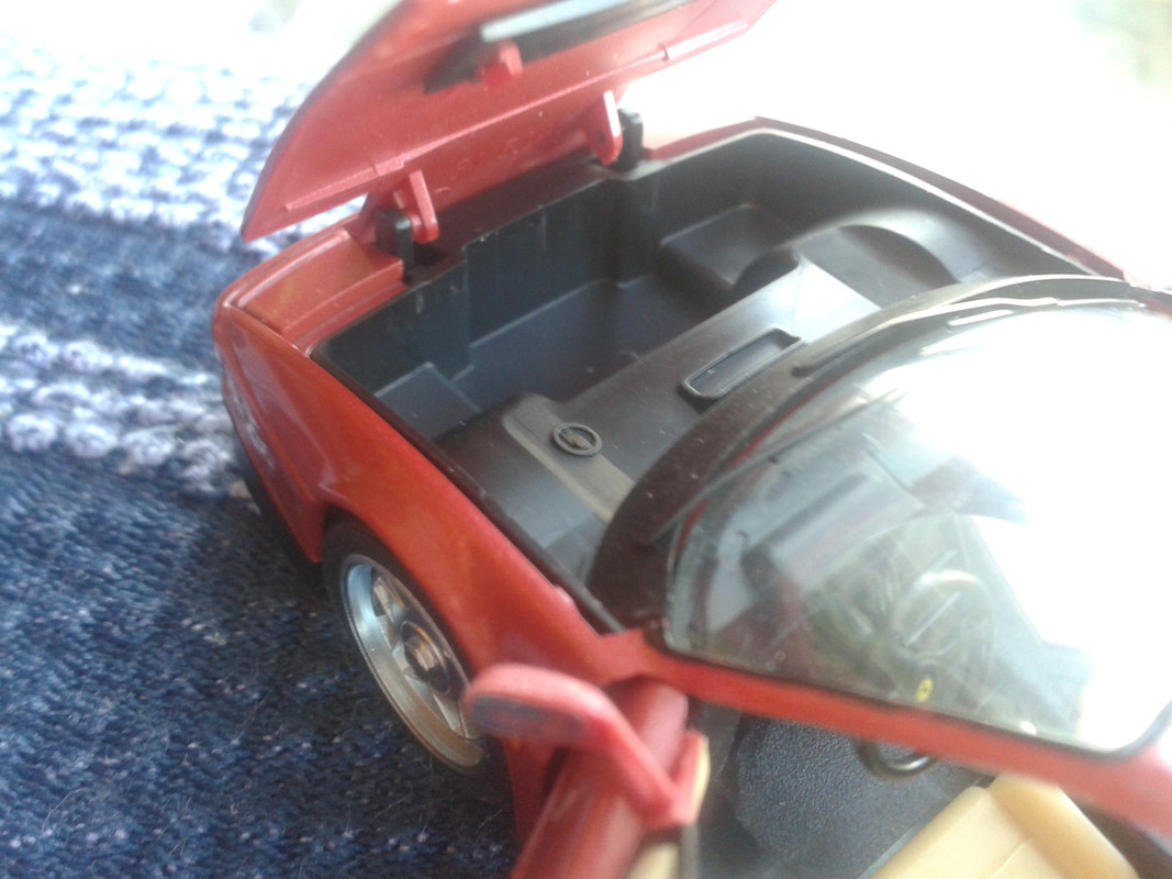 1986 Ferrari Testarossa Facelift (Herpa) (18)