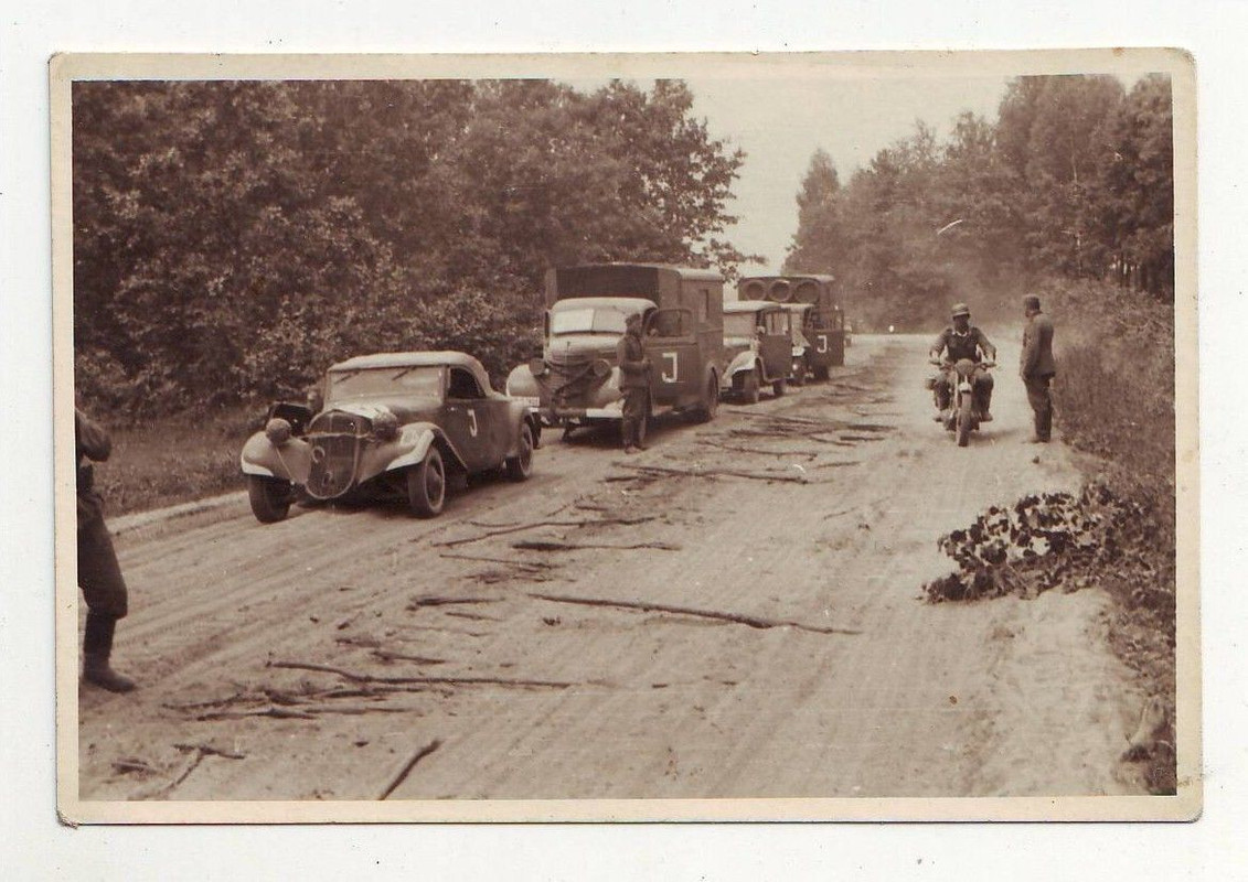 Foto 2WK LKW PKW Motorrad Convoy J