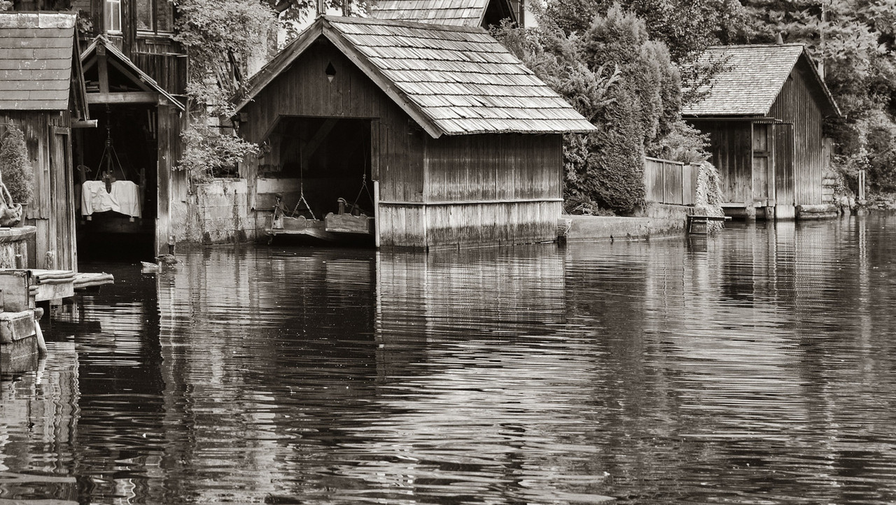 blacknwhitewaterhuts.jpg
