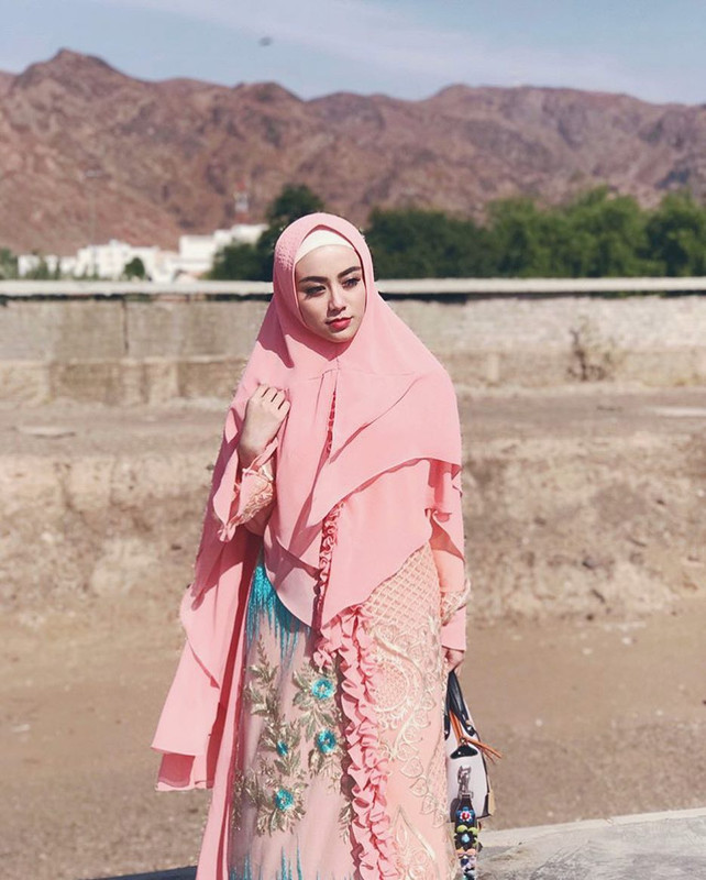 Putuskan berhijrah, ini 7 potret anyar eks personel girlband Tanah Air