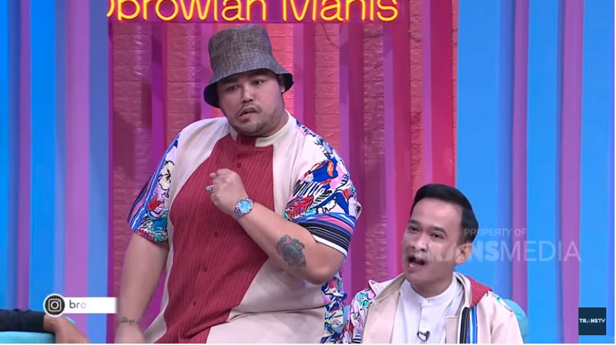 Reaksi Ivan Gunawan melihat Ayu Ting Ting manja-manjaan dengan Robby Purba