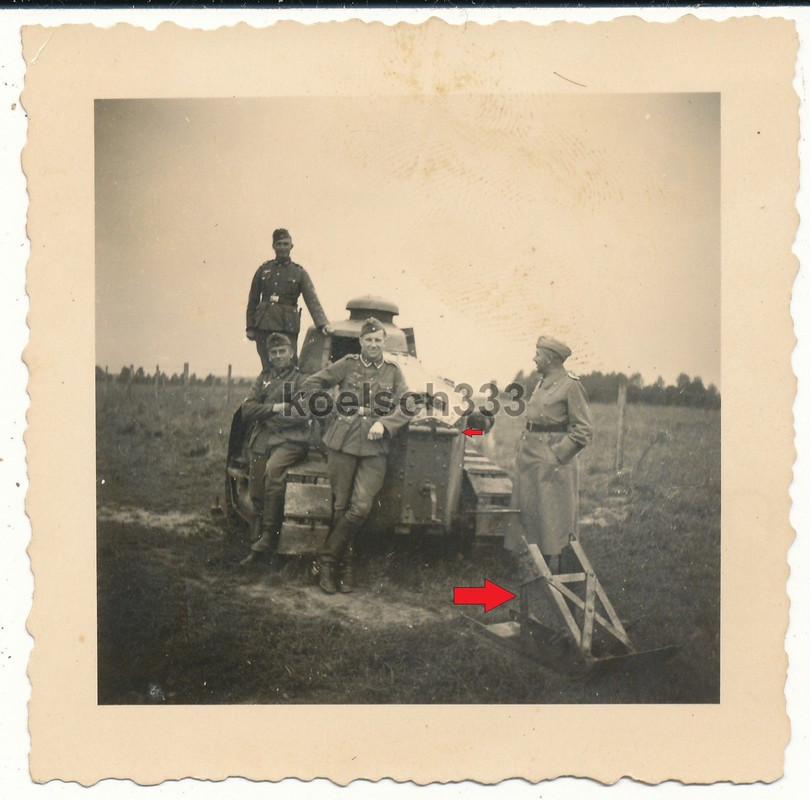 Foto französischer FT 17 Panzer Grabenüberschrei