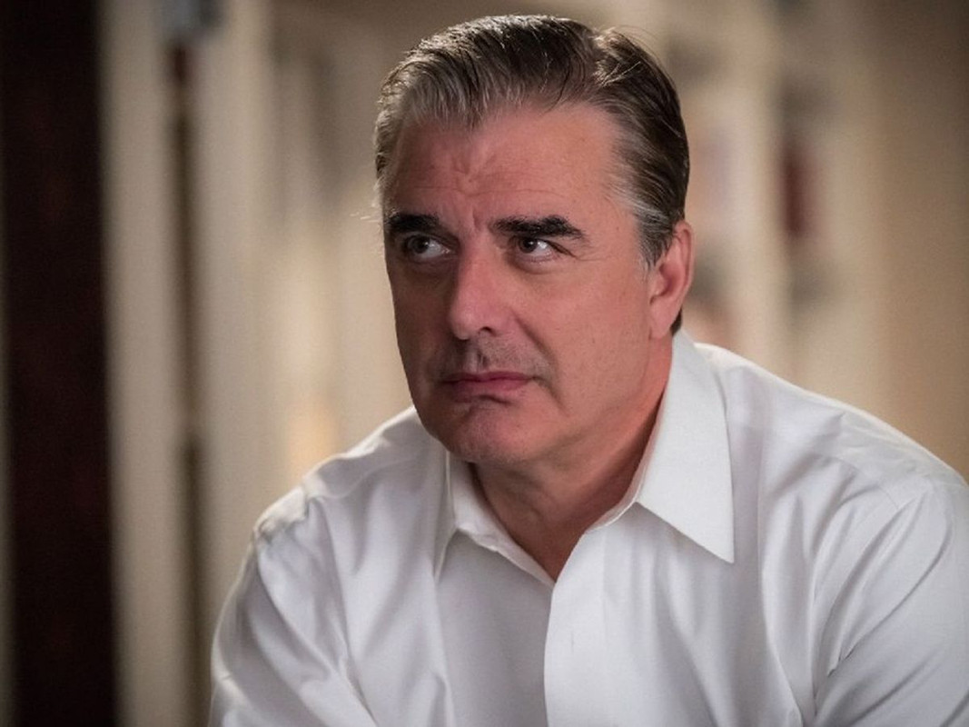 Se suma una quinta denuncia contra Chris Noth por abuso sexual