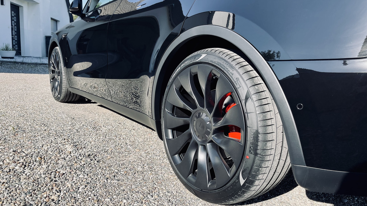 E8F5D5D8-44BE-4B59-AF97-4402773B40E0