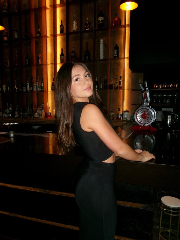 Shayna at a Miami café